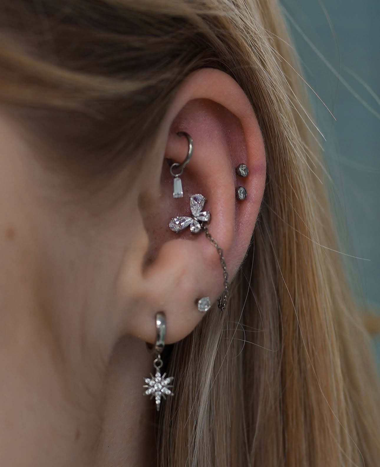 biżuteria do piercingu modne kolczyki 2025 sezonowa biżuteria do piercingu jak dobrać kolczyk do stylizacji kolczyki do nosa piercing helix kolczyki do pępka