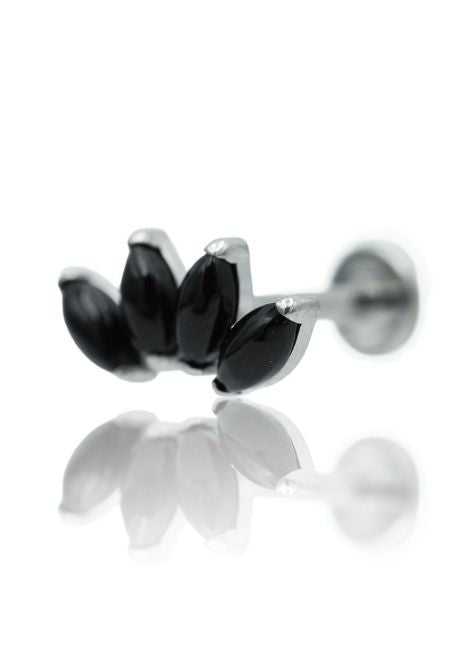 Kolczyk do ucha "4 stone black" - tytanowy labret w kształcie poczwórnej łezki z czarnym onyksem