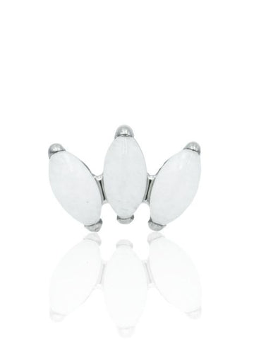 Kolczyk do ucha "3 stone white" - tytanowy labret w kształcie potrójnej łezki z białym jadeitem