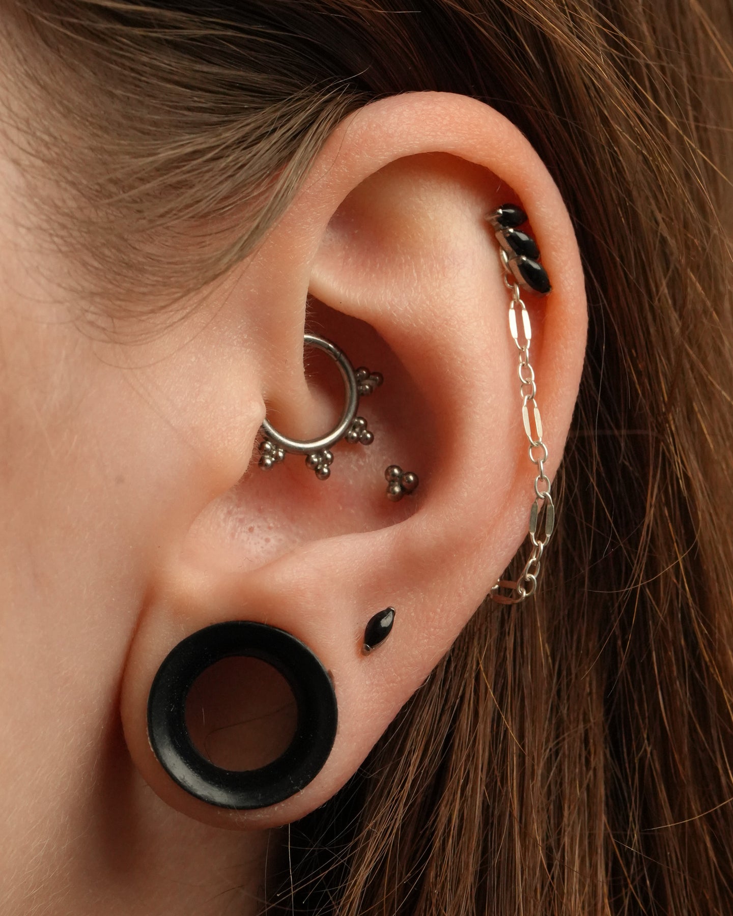 Earring "1 long stone black" - titanium labret with stones