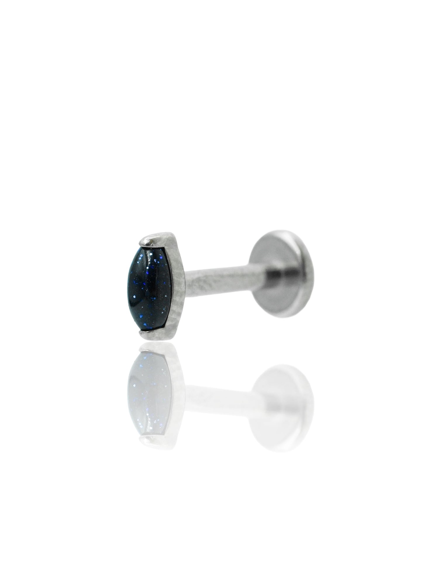Kolczyk do ucha "1 long stone galaxy"- tytanowy labret w kształcie łezki z blue goldstone