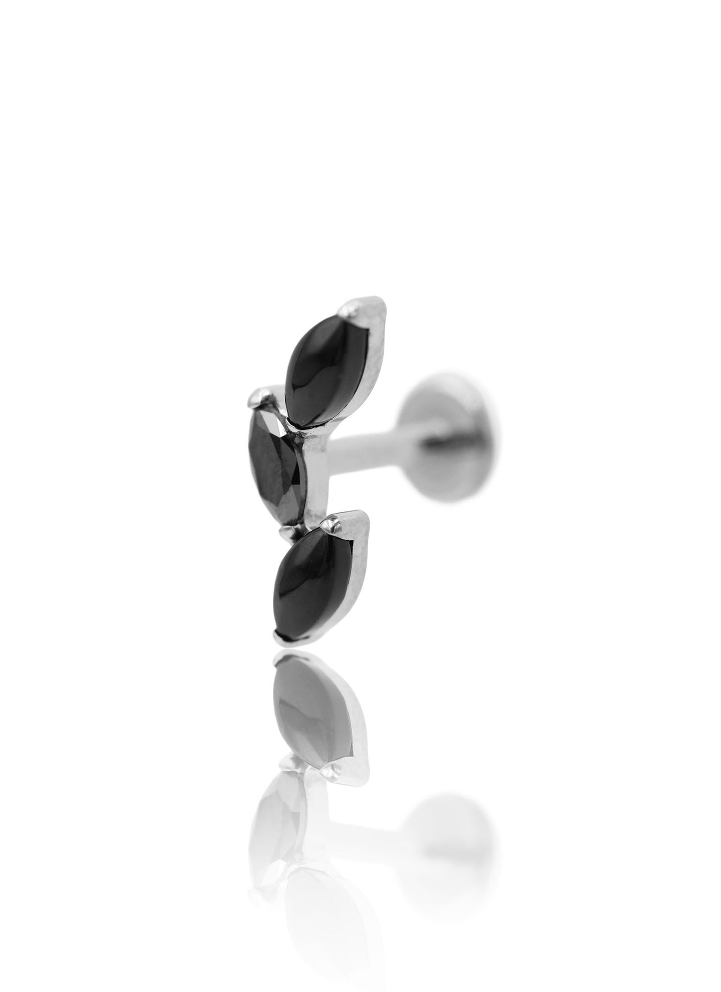 Kolczyk do ucha "3 leaf black stone" – tytanowy labret cyrkonią i czarnym onyksem