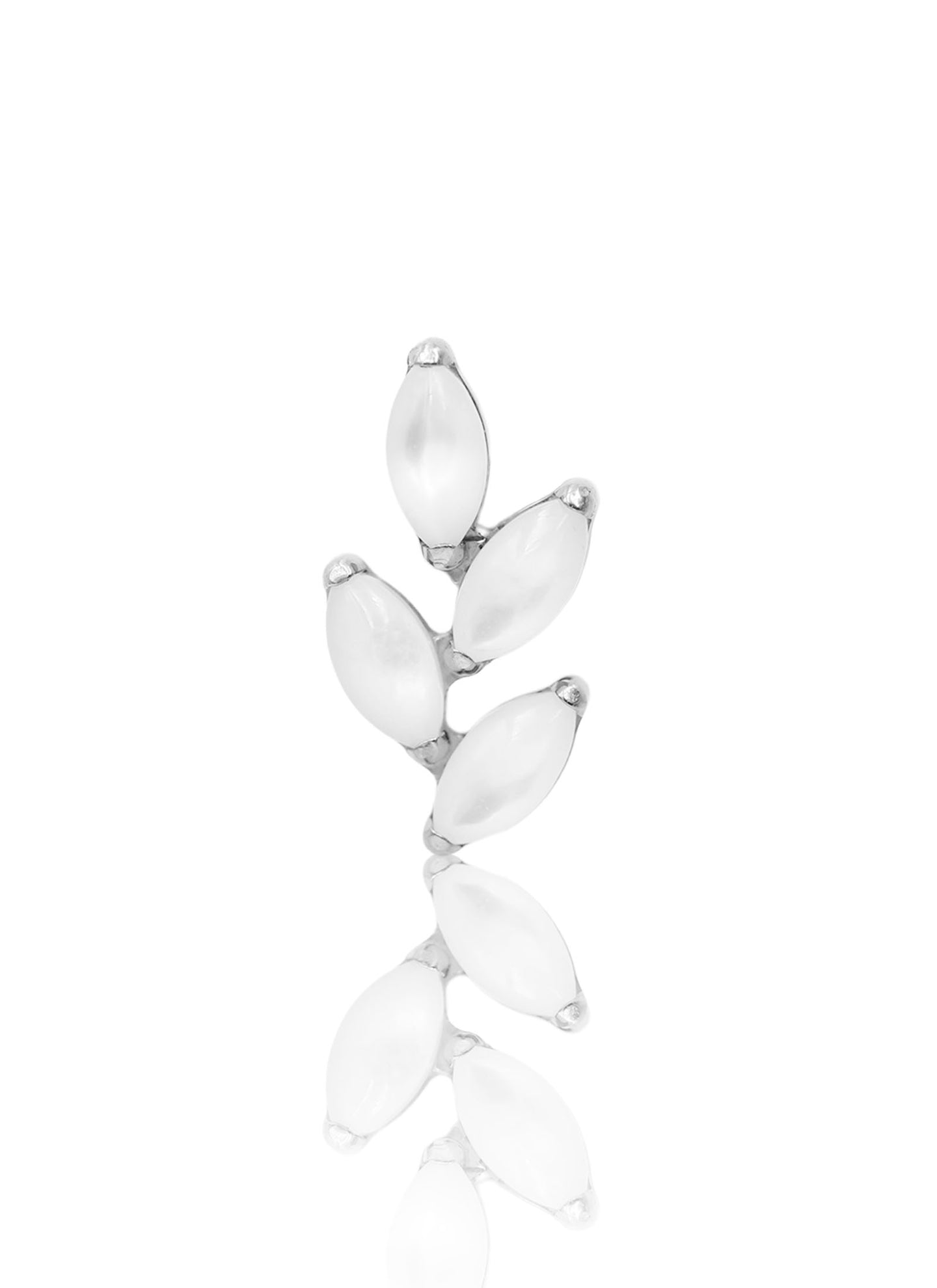 Kolczyk do ucha "4 leaf pearl white stone" – tytanowy labret z masą perłową