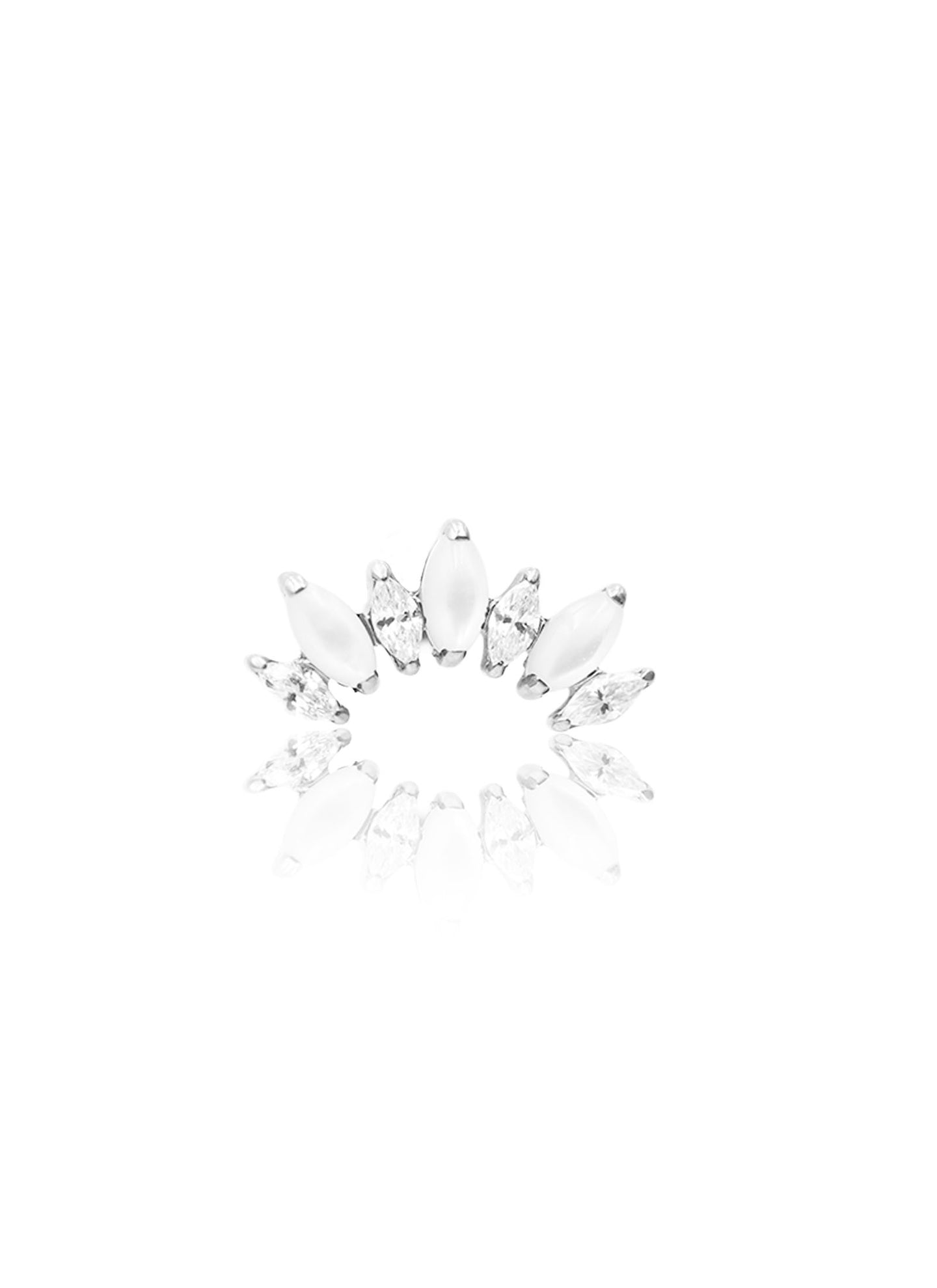 Kolczyk do ucha "Cluster pearl white" - tytanowy labret z cyrkoniami i masą perłową