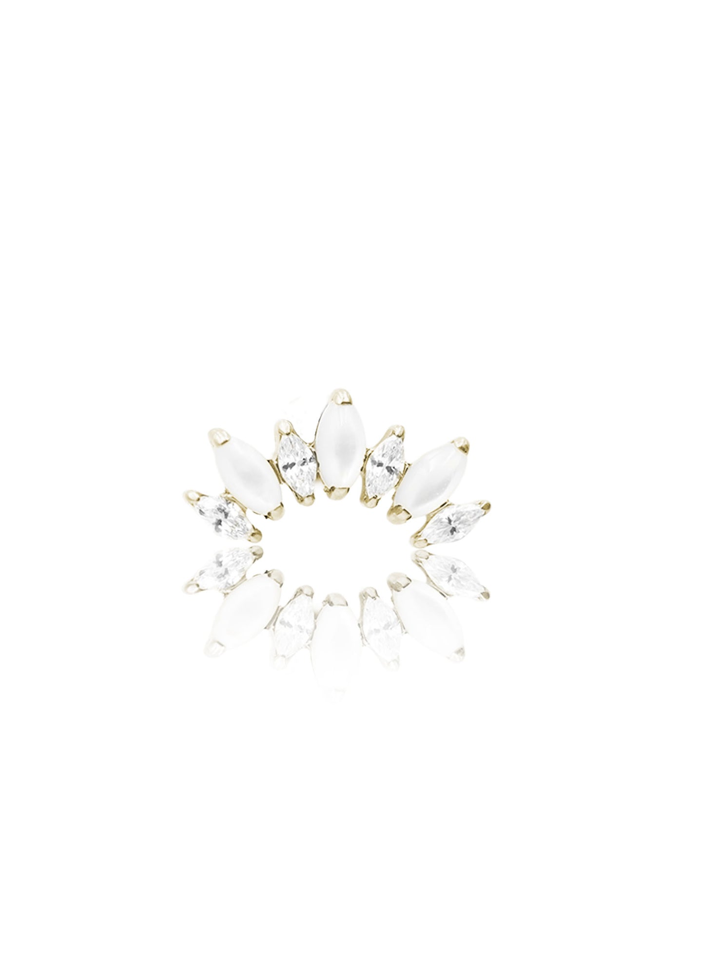 Kolczyk do ucha "Cluster pearl white" - złoty tytanowy labret z cyrkoniami i masą perłową