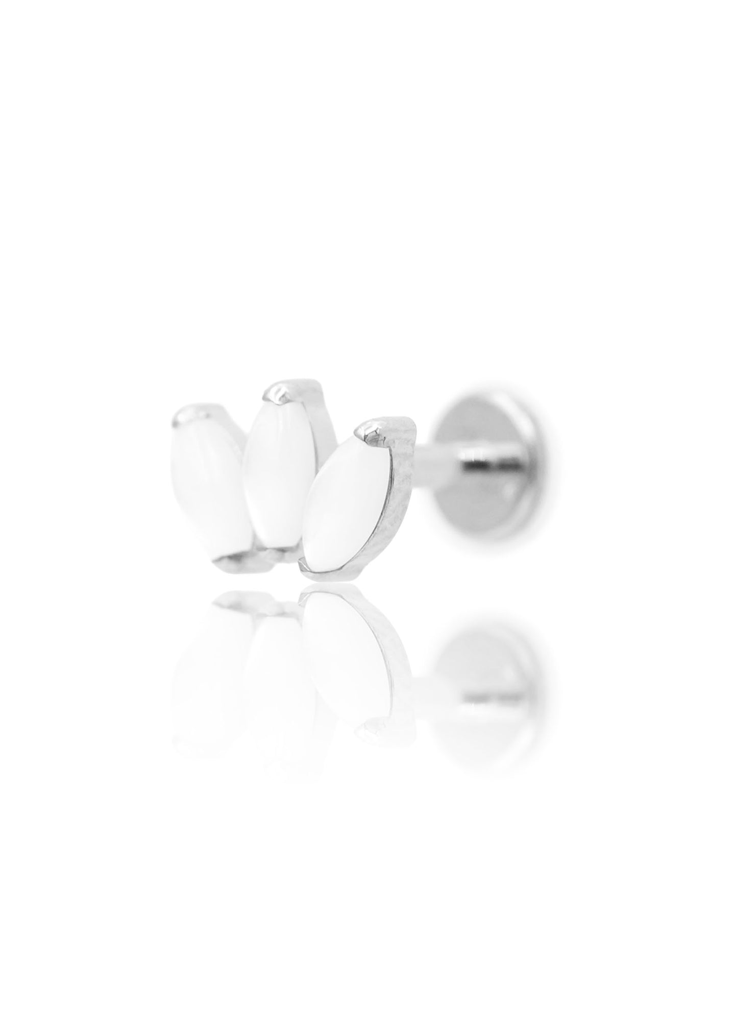 Kolczyk do ucha "straight 3 stone pearl white" – tytanowy labret z masą perłową