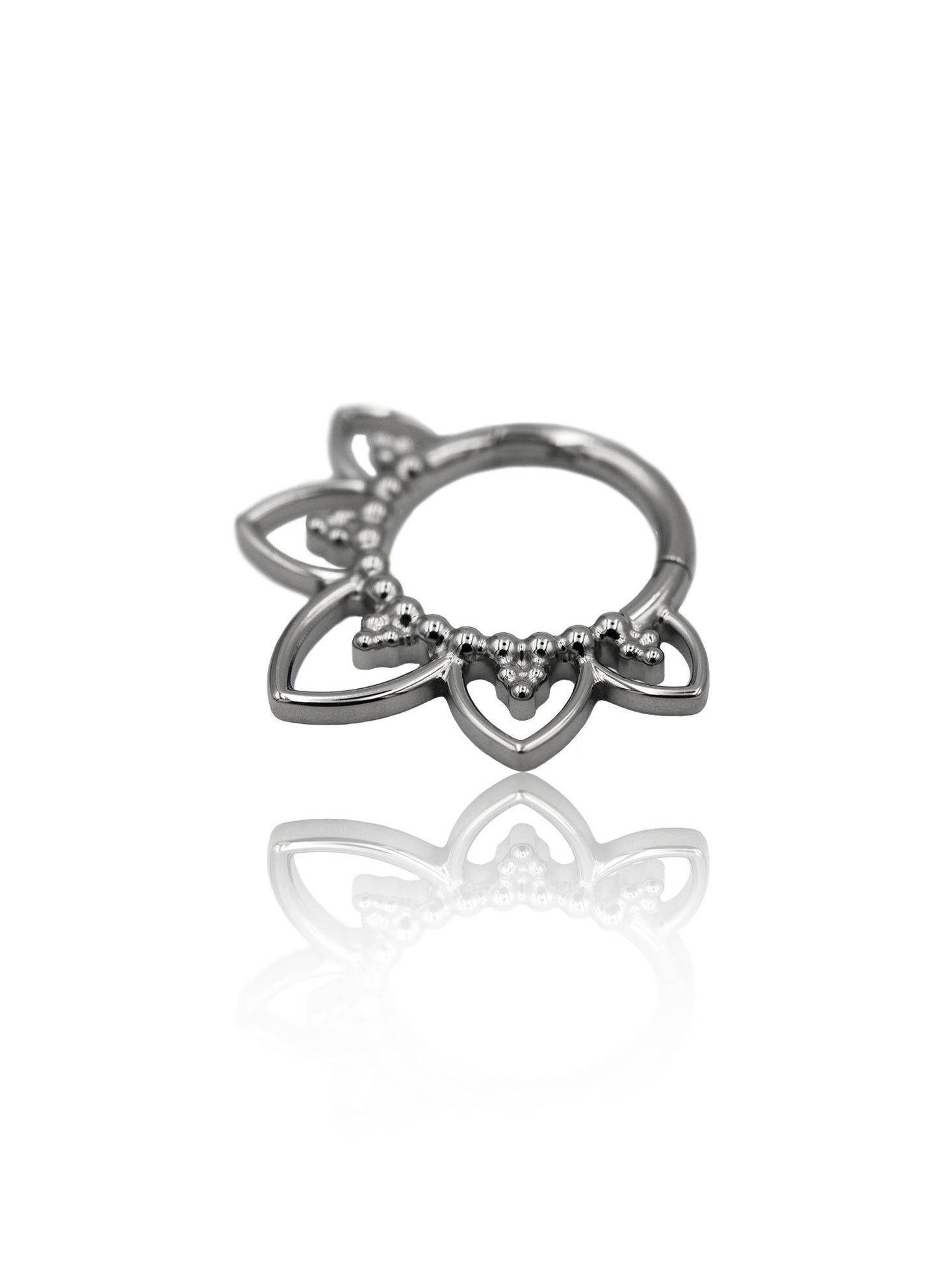 Kolczyk do ucha "Lotus" - tytanowy clicker