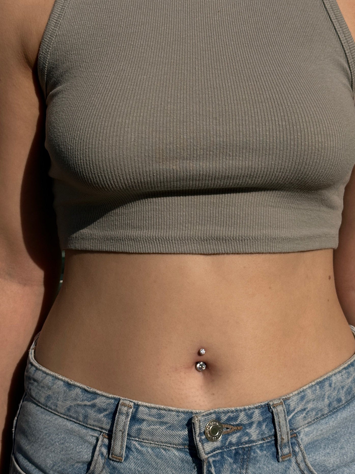 Kolczyk do pępka "Clear sky" - tytanowy kolczyk z cyrkoniami