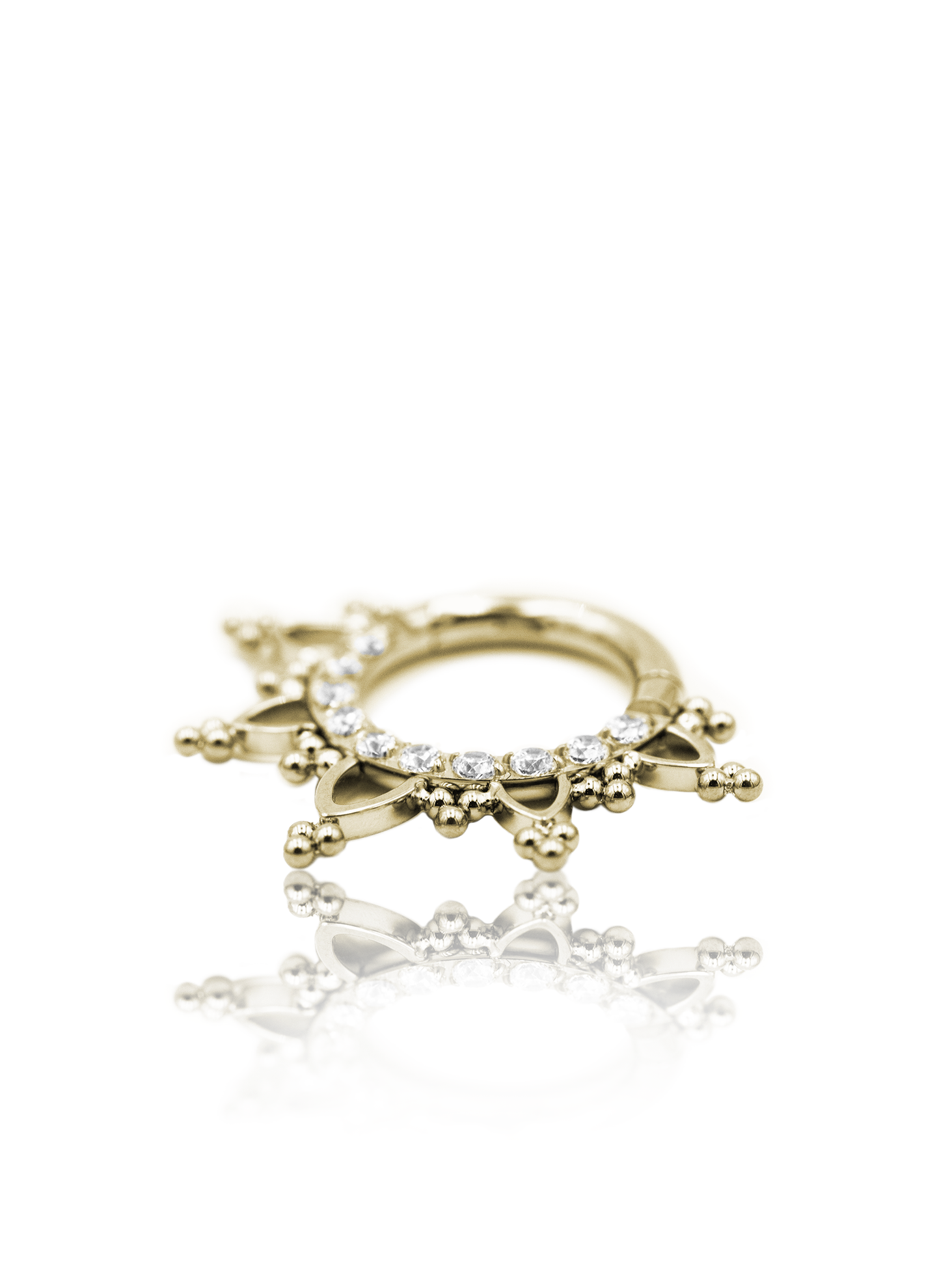 Kolczyk do ucha "Gotic" - anodyzowany tytanowy clicker z cyrkoniami