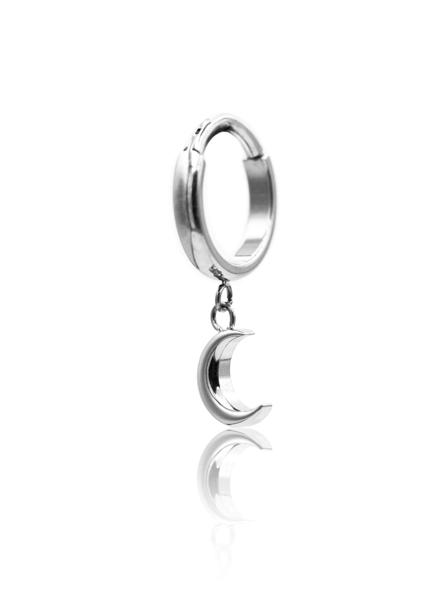 Kolczyk do ucha "Hanging moon" - tytanowy clicker z zawieszką księżycem