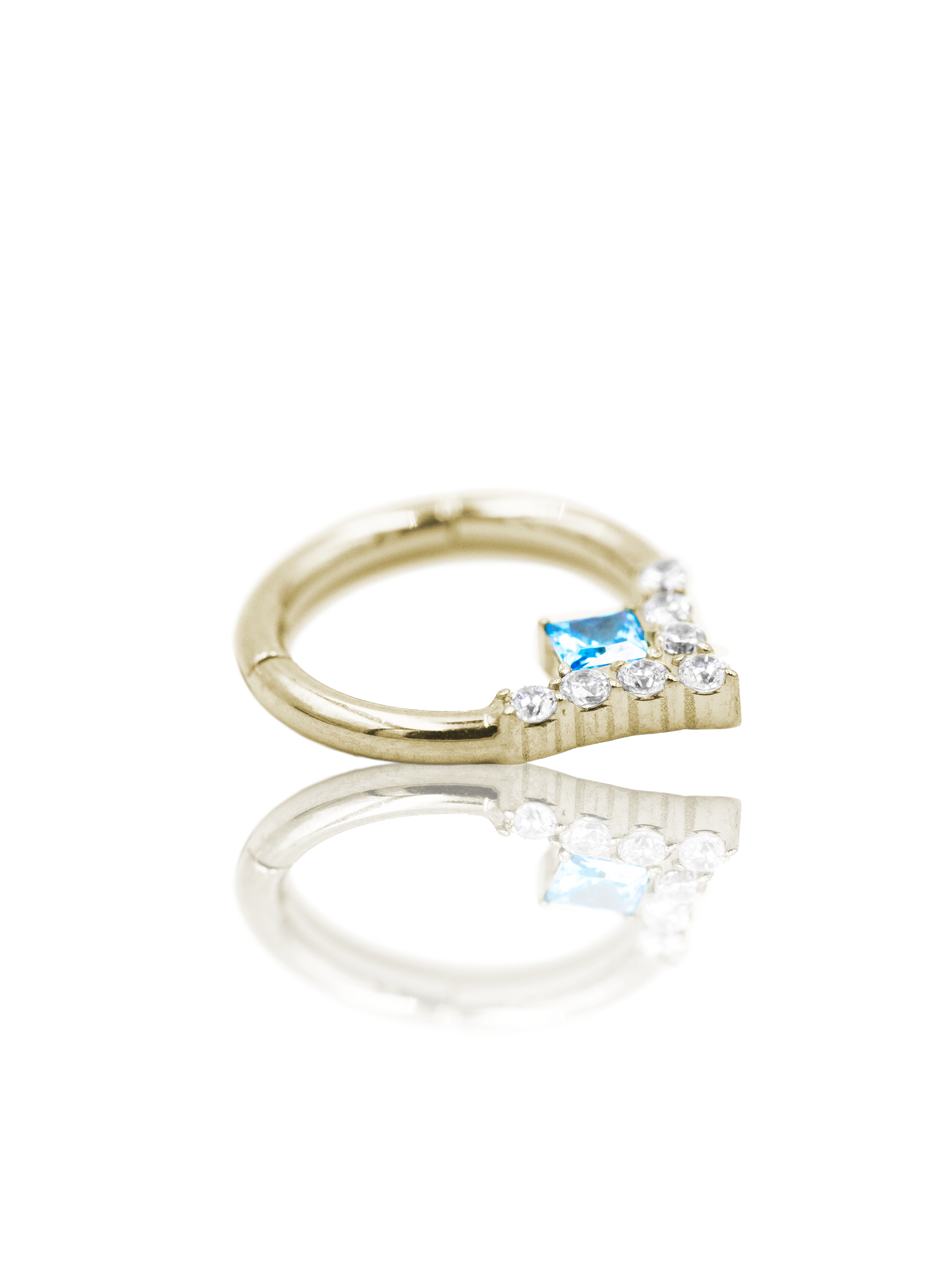 Kolczyk do ucha "Sharp end" - anodyzowany tytanowy clicker z cyrkoniami