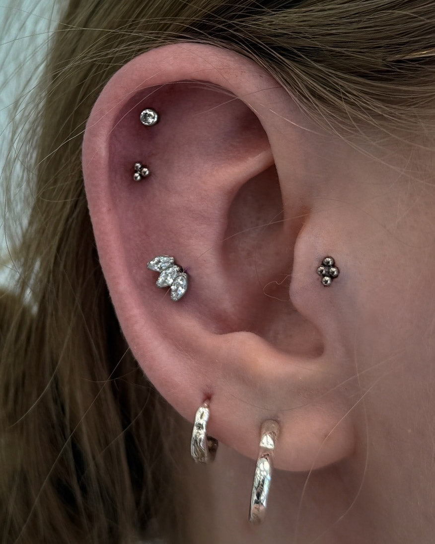 Kolczyk do ucha "4 is more" - tytanowa nakrętka