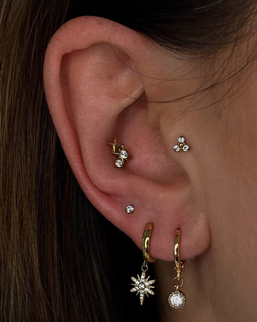 Kolczyk do ucha "Clear trio" - anodyzowany tytanowy labret z czarnymi cyrkoniami