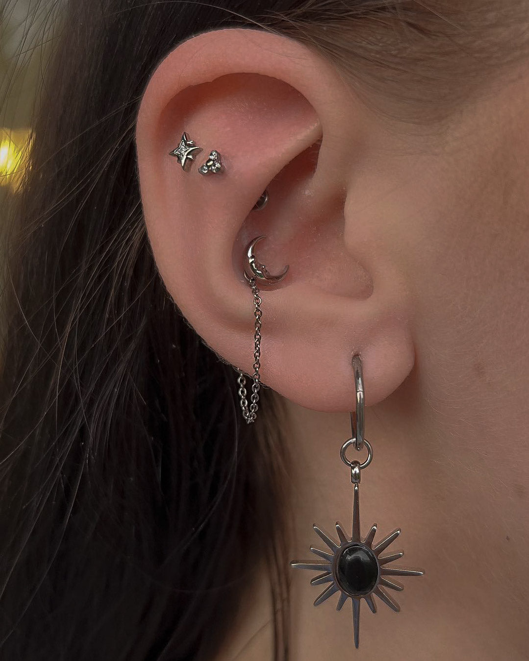 Kolczyk do ucha "Clear trio" - tytanowy labret z czarnymi cyrkoniami