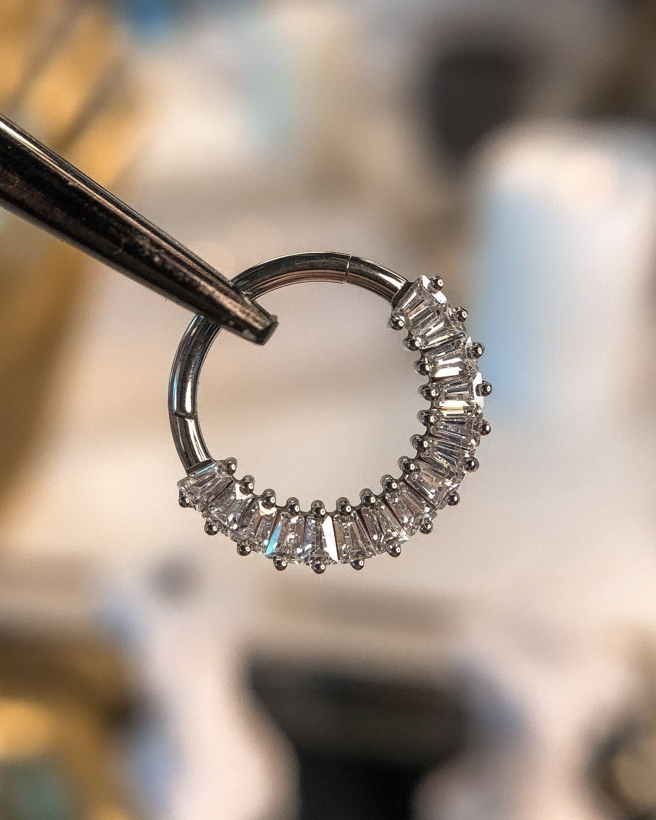 Kolczyk do ucha "Crystal" - tytanowy clicker z cyrkoniami