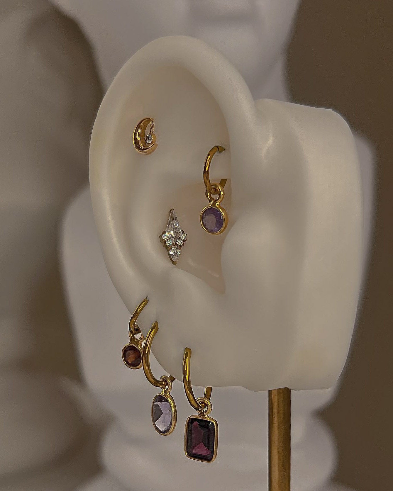 "Kolczyk do ucha "Diamond crystal"- anodyzowany tytanowy labret z cyrkoniami  "