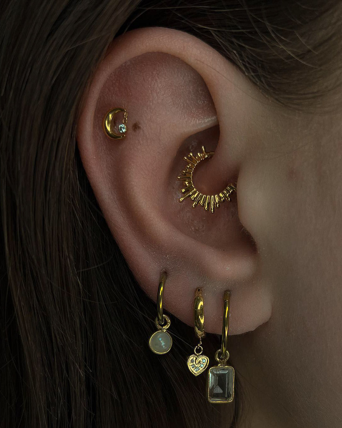 Kolczyk do ucha "Golden night" - anodyzowana tytanowa nakrętka