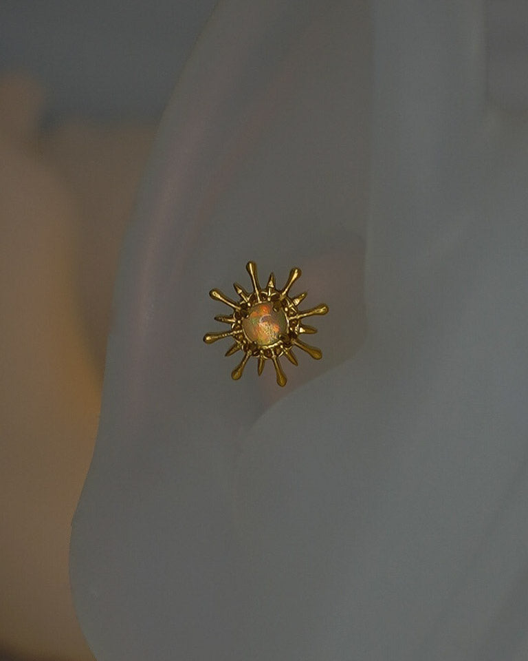 Kolczyk do ucha "Opal sun" - anodyzowany tytanowy labret z opalem