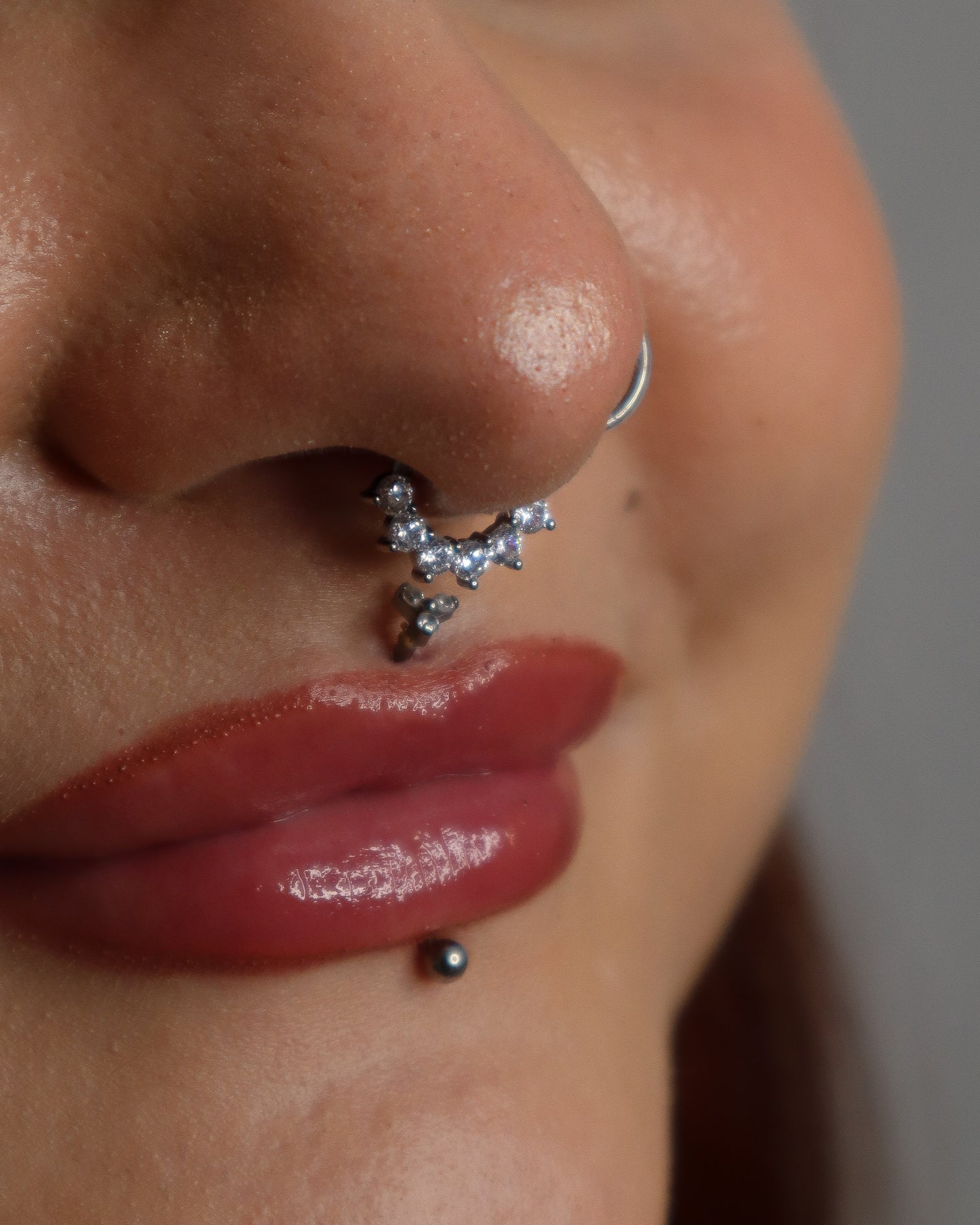 Kolczyk do ucha "Salty" - tytanowy clicker z cyrkoniami"