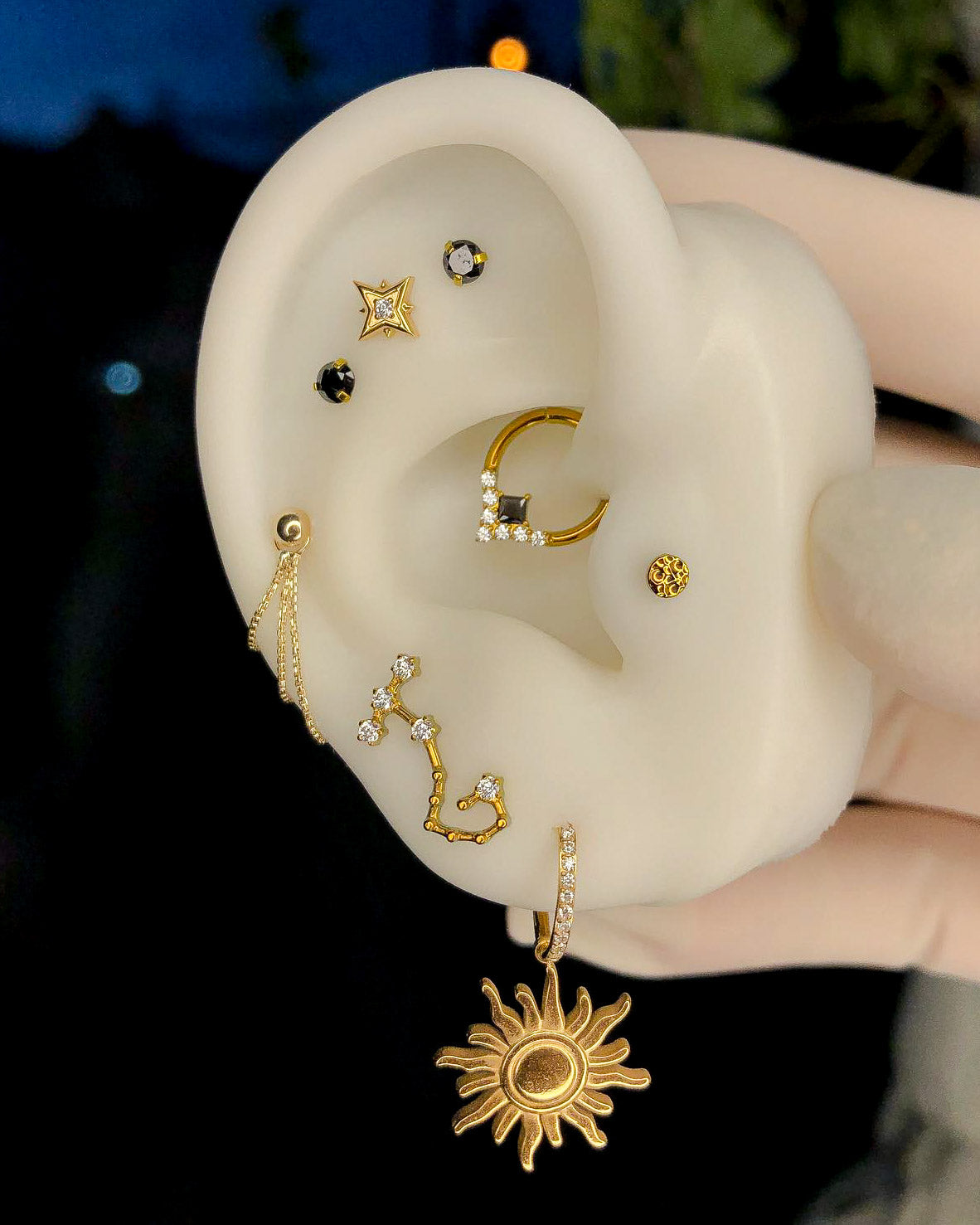 Kolczyk do ucha "Sharp end" - anodyzowany tytanowy clicker z cyrkoniami