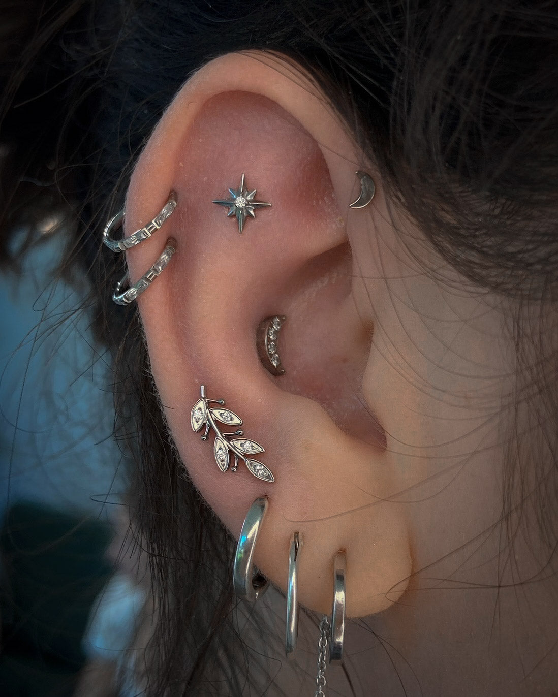 Kolczyk do ucha "Twig wigigi" - tytanowy labret kagłązki z cyrkoniami