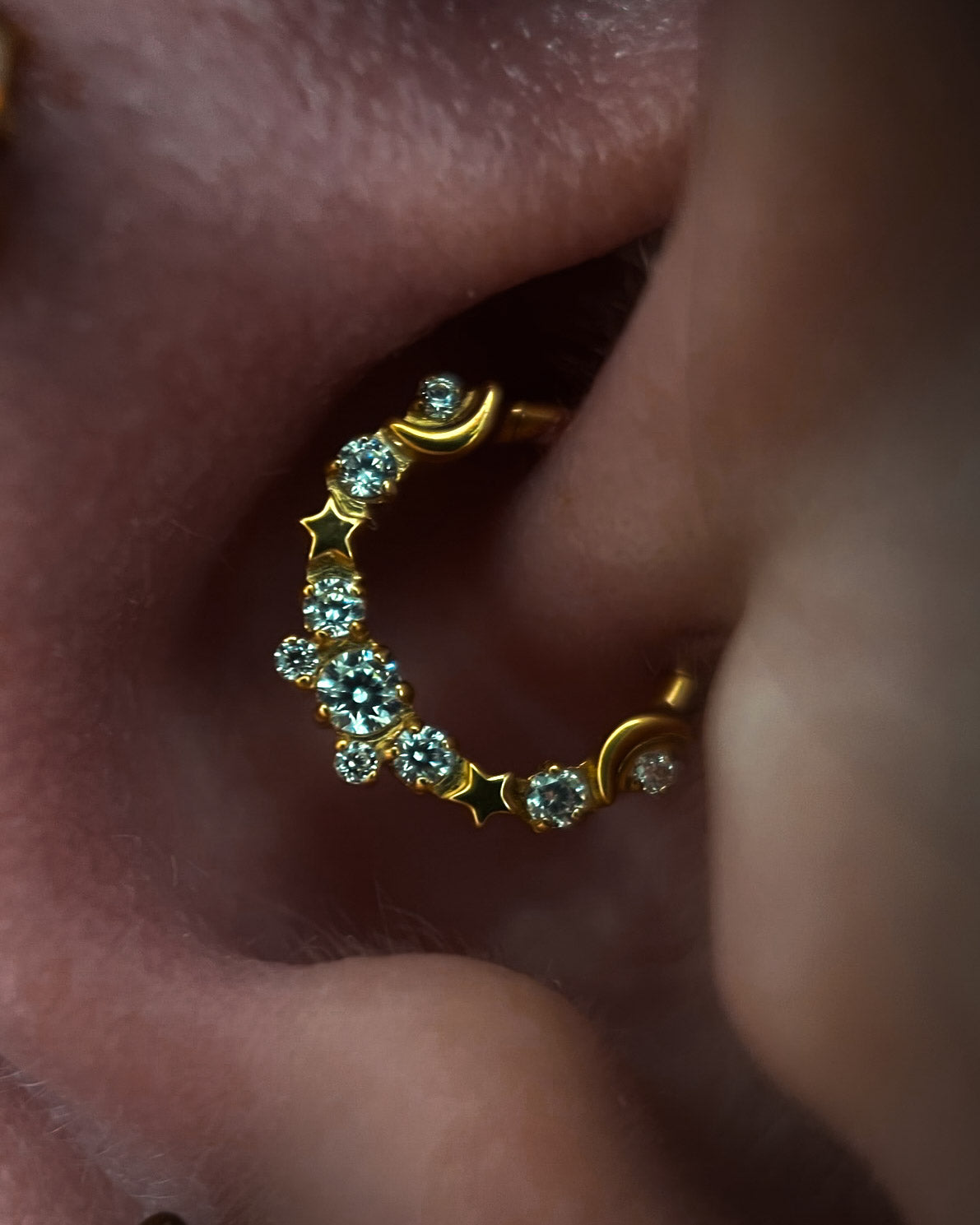 Kolczyk do ucha/ nosa "Stars on the sky" - anodyzowany tytanowy clicker z cyrkoniami