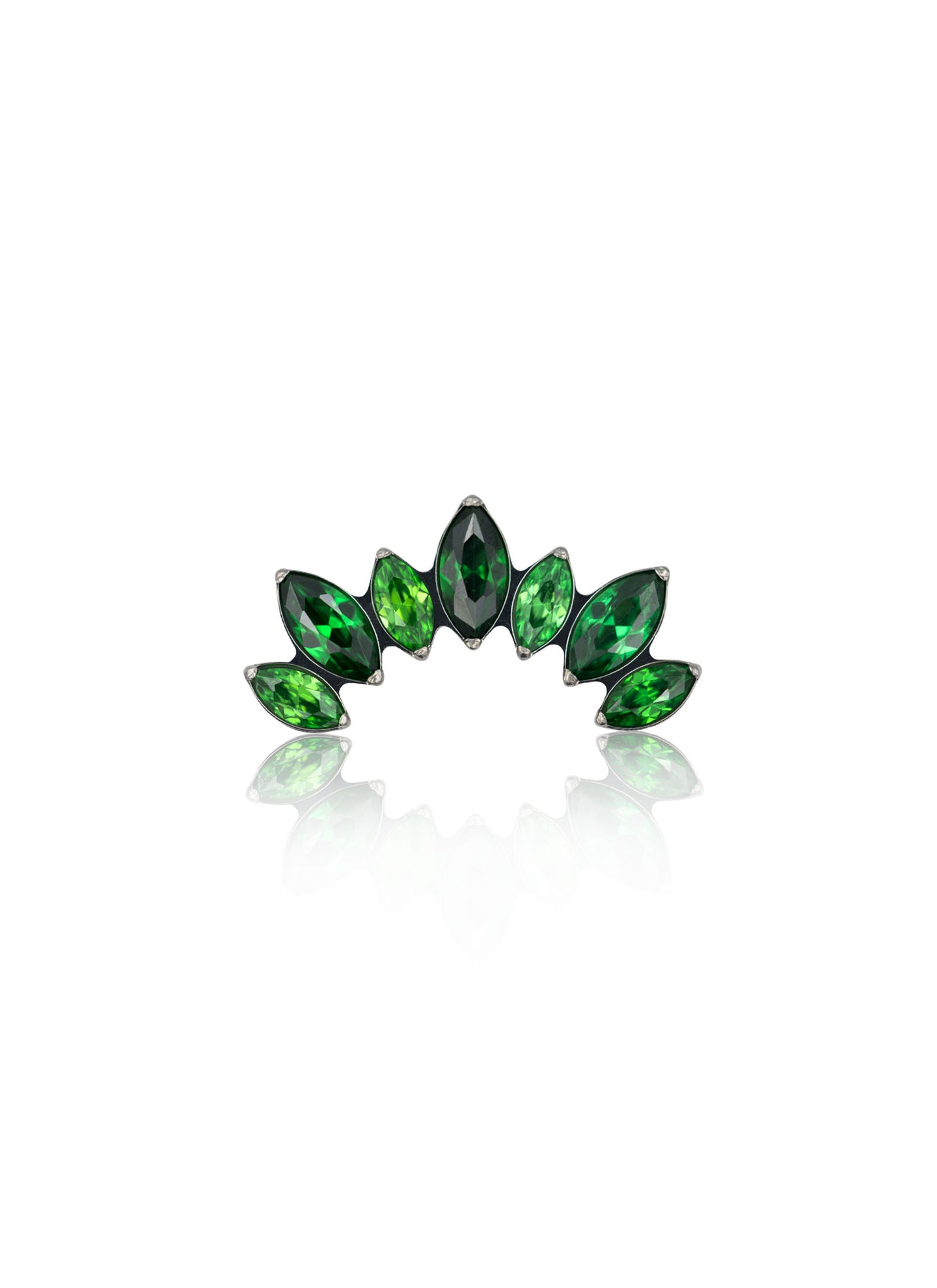 Kolczyk do ucha "Cluster green" - tytanowy labret z zielonymi cyrkoniami