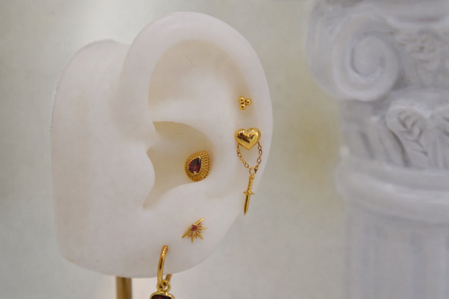 trendy w piercingu 2026, modne przekłucia ucha, modne kolczyki do piercingu, trendy biżuteria do piercingu, kolczyki dla kobiet, kolczyki dla mężczyzn