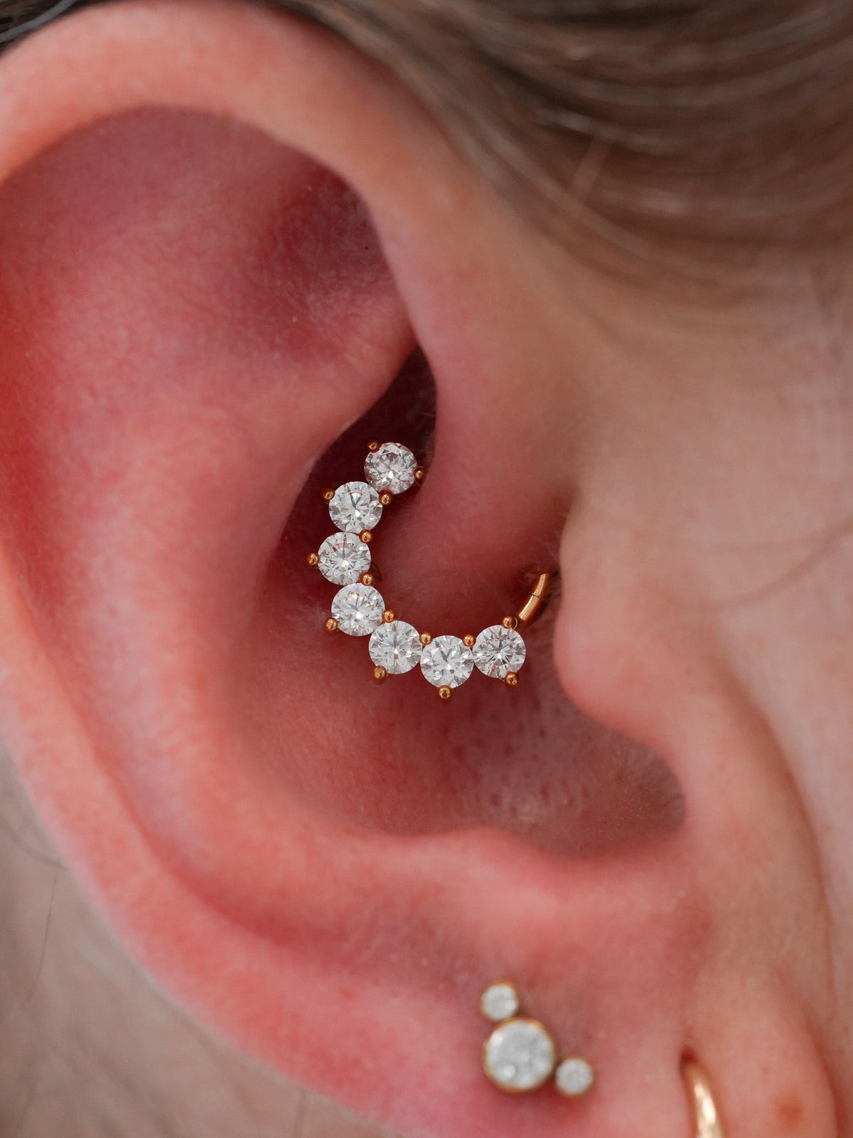 Tytan czy złoto? Jaki materiał biżuterii do piercingu wybrać