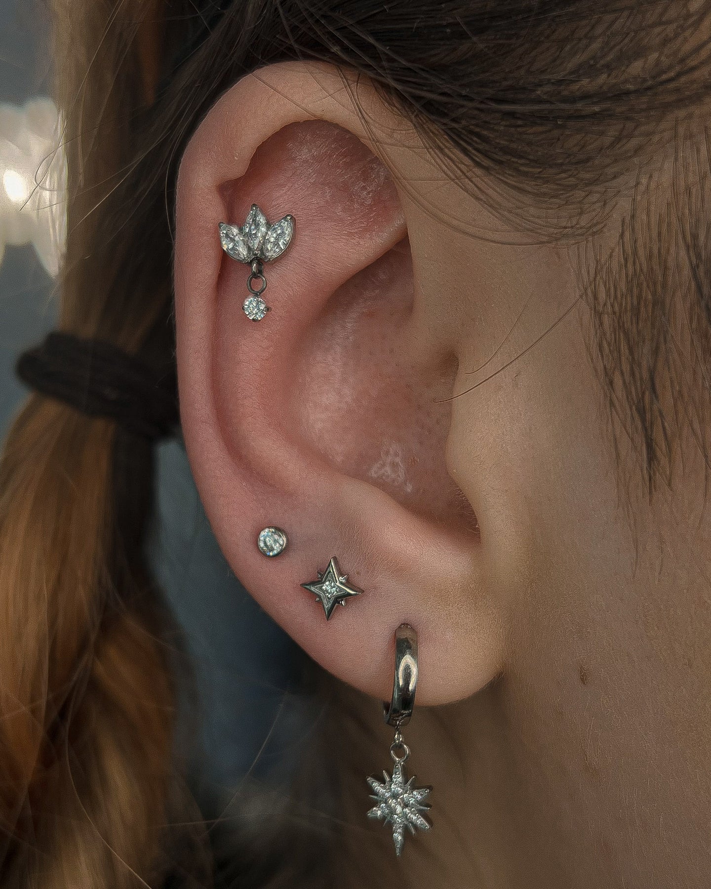 Kolczyk do ucha "Shining star" - tytanowy clicker z gwiazdką z cyrkoniami