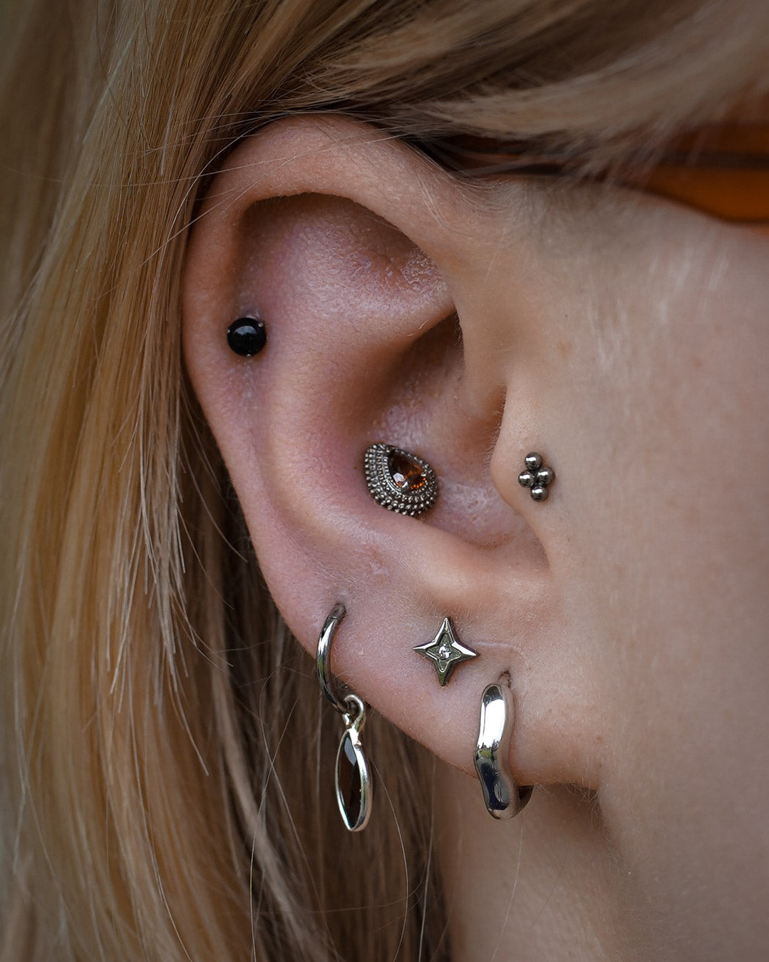 Kolczyk do ucha "Third eye red" - tytanowy labret