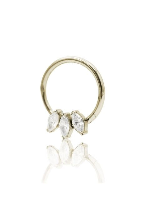 Kolczyk do ucha "Triver" - anodyzowany tytanowy clicker z trzema cyrkoniami w kształcie łezki