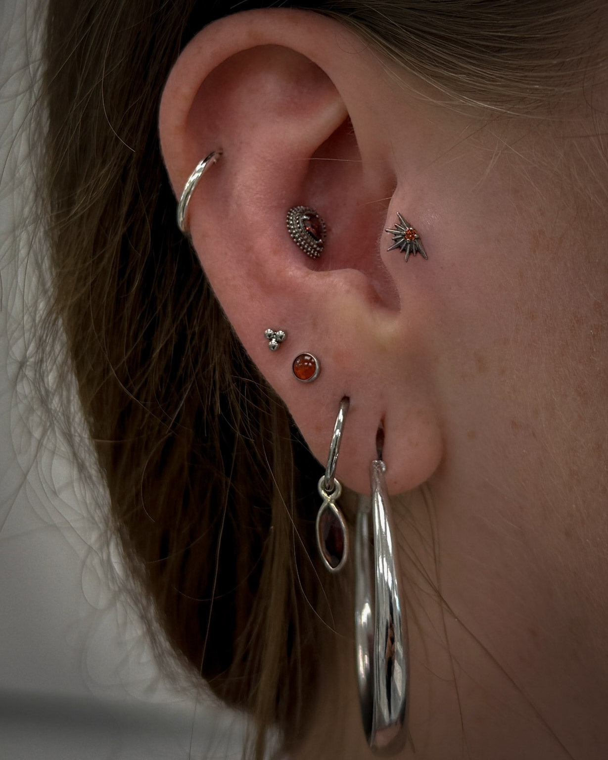 Kolczyk do ucha "Third eye red" - tytanowy labret