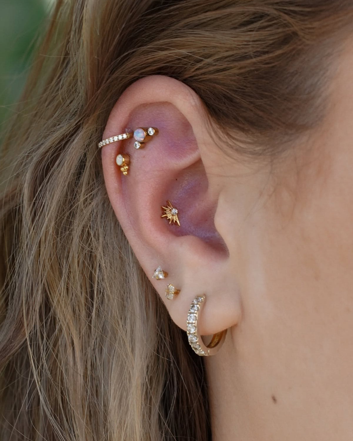 Kolczyl do ucha "Mix trójeczka" - anodyzowany tytanowy labret z cyrkoniami i opalem