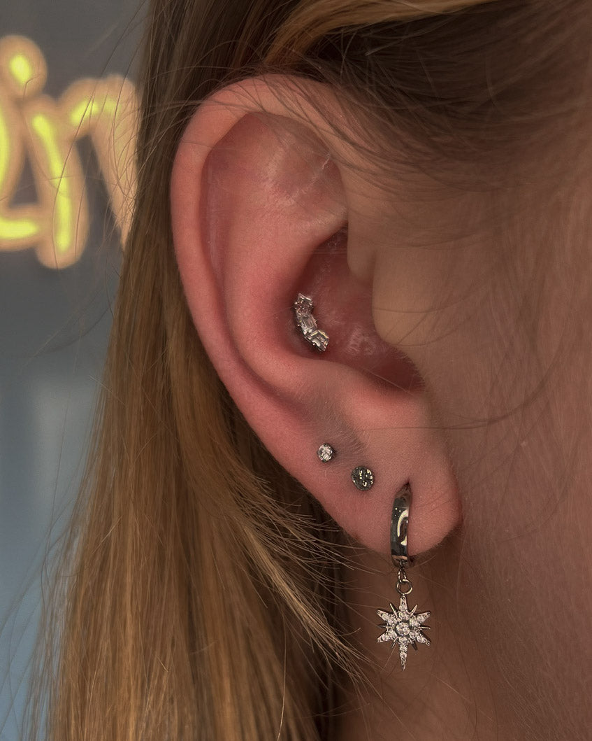 Kolczyk do ucha "Shining star" - tytanowy clicker z gwiazdką z cyrkoniami