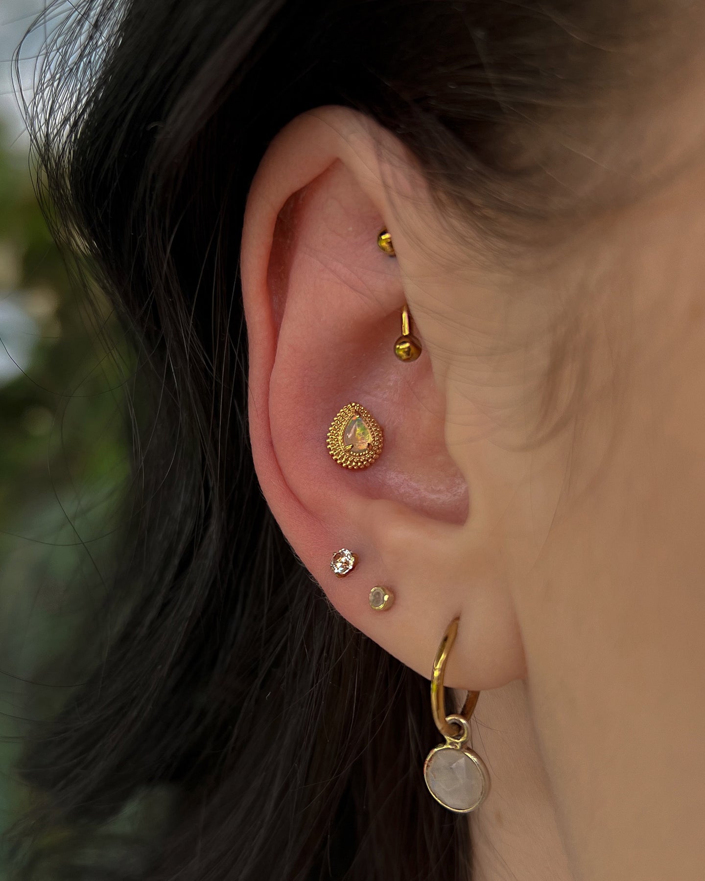 Kolczyk do ucha "Third eye opal" - anodyzowany tytanowy labret z opalem