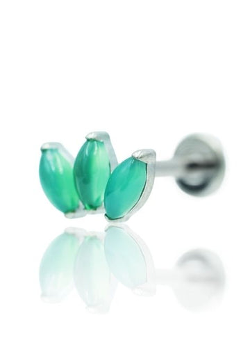 Kolczyk do ucha "3 stone green" - tytanowy labret w kształcie potrójnej łezki z zielonym onyksem