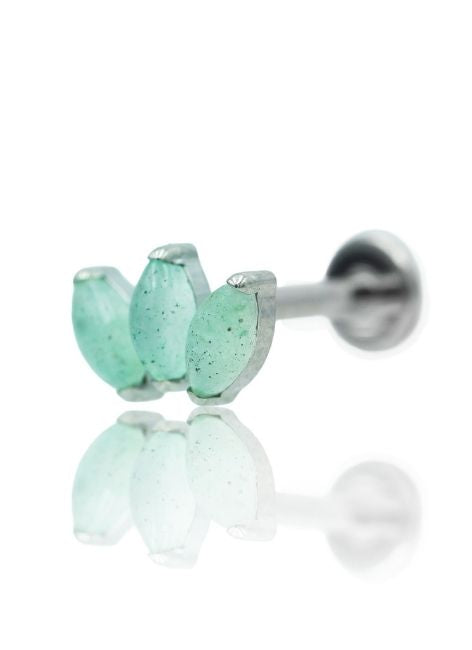Kolczyk do ucha "straight 3 stone light green" - tytanowy labret w kształcie potrójnej łezki z awenturynem