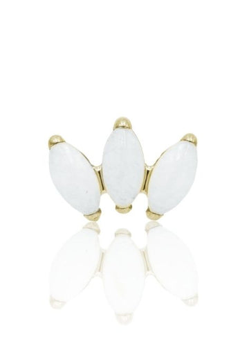 Kolczyk do ucha "3 stone white" - anodyzowany tytanowy labret w kształcie potrójnej łezki z białym jadeitem