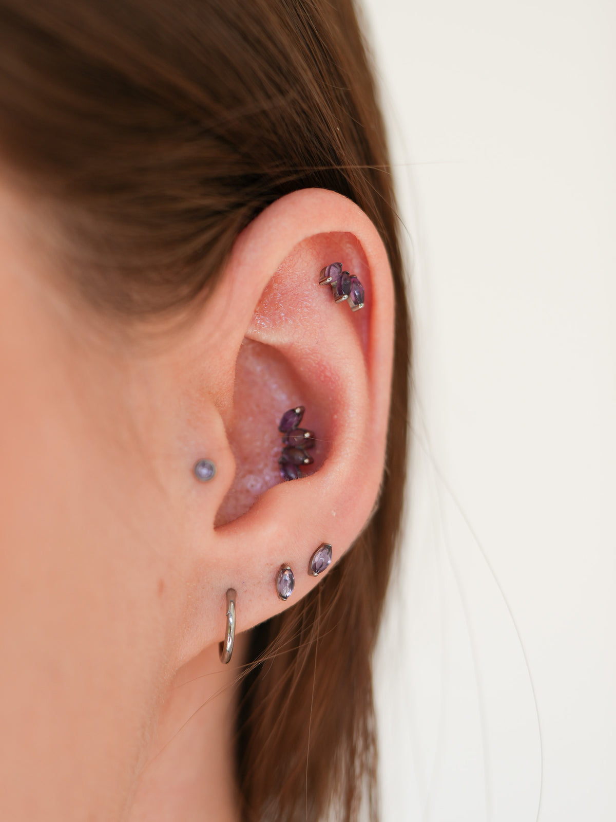 Kolczyk do ucha "1 long stone purple" -  tytanowy labret w kształcie łezki z ametystem