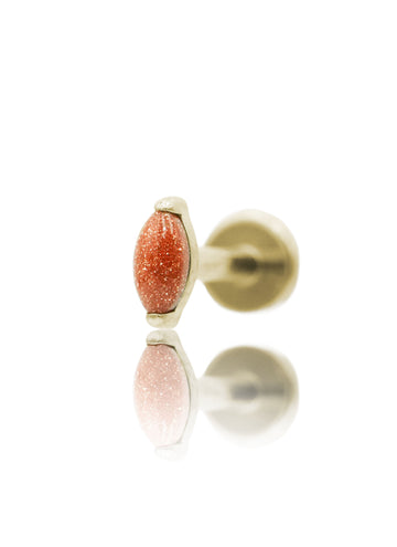 Kolczyk do ucha "1 long stone sandstone" – złoty tytanowy labret w kształcie łezki z goldstone