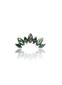 Kolczyk do ucha "Cluster stone peacock stone" - tytanowy labret z cyrkoniami i muszlą abalone