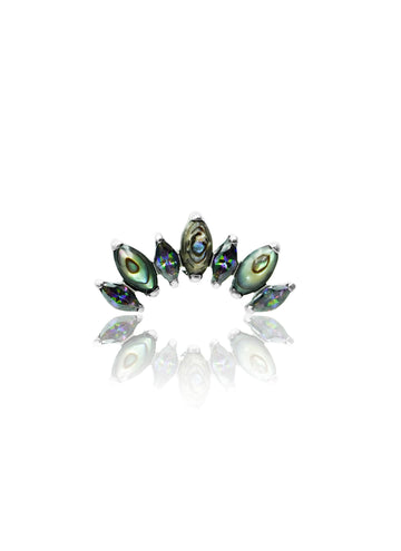 Kolczyk do ucha "Cluster stone peacock stone" - tytanowy labret z cyrkoniami i muszlą abalone