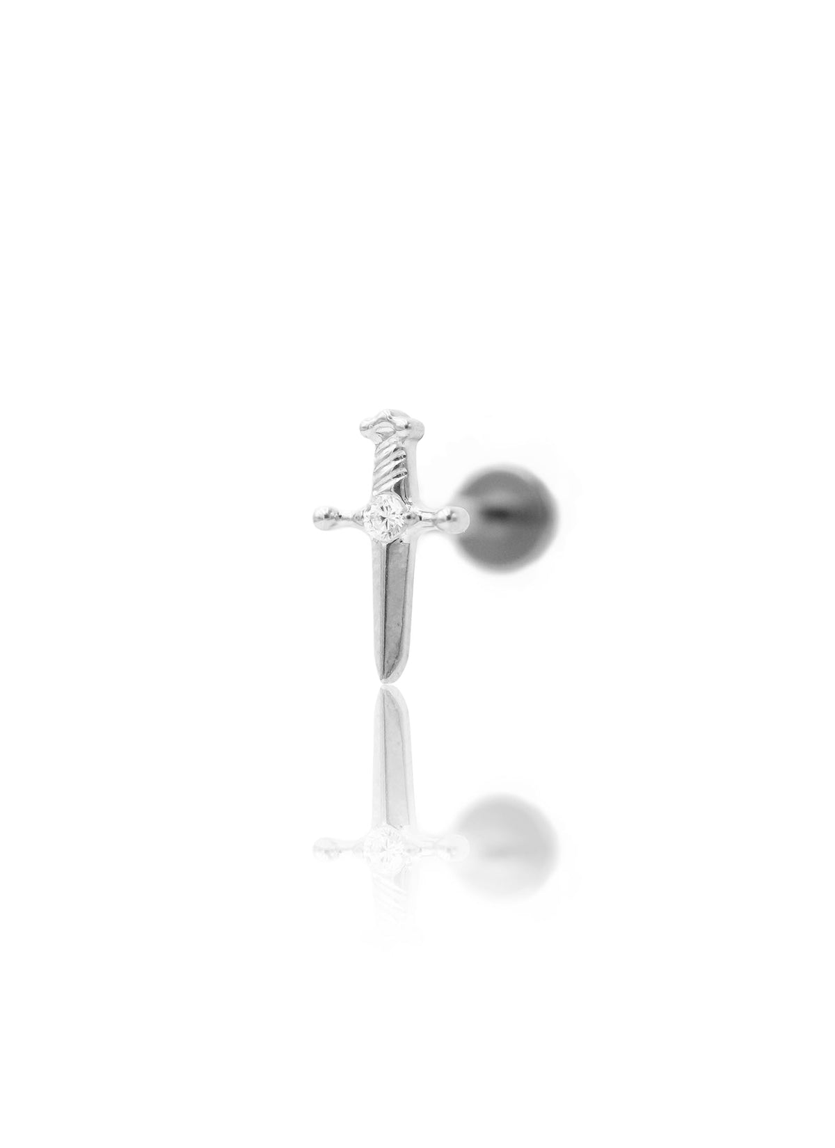 Kolczyk do ucha „Crystal dagger” –  tytanowy labret w kształcie miecza z cyrkonią
