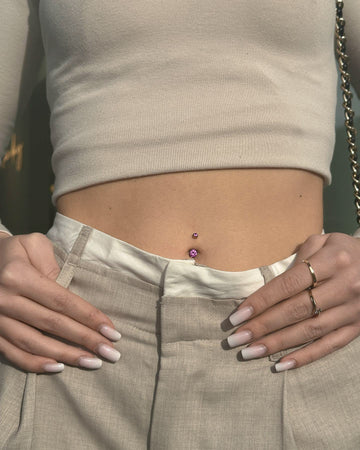 Kolczyk do pępka "Pinky gem" - tytanowy kolczyk z cyrkoniami