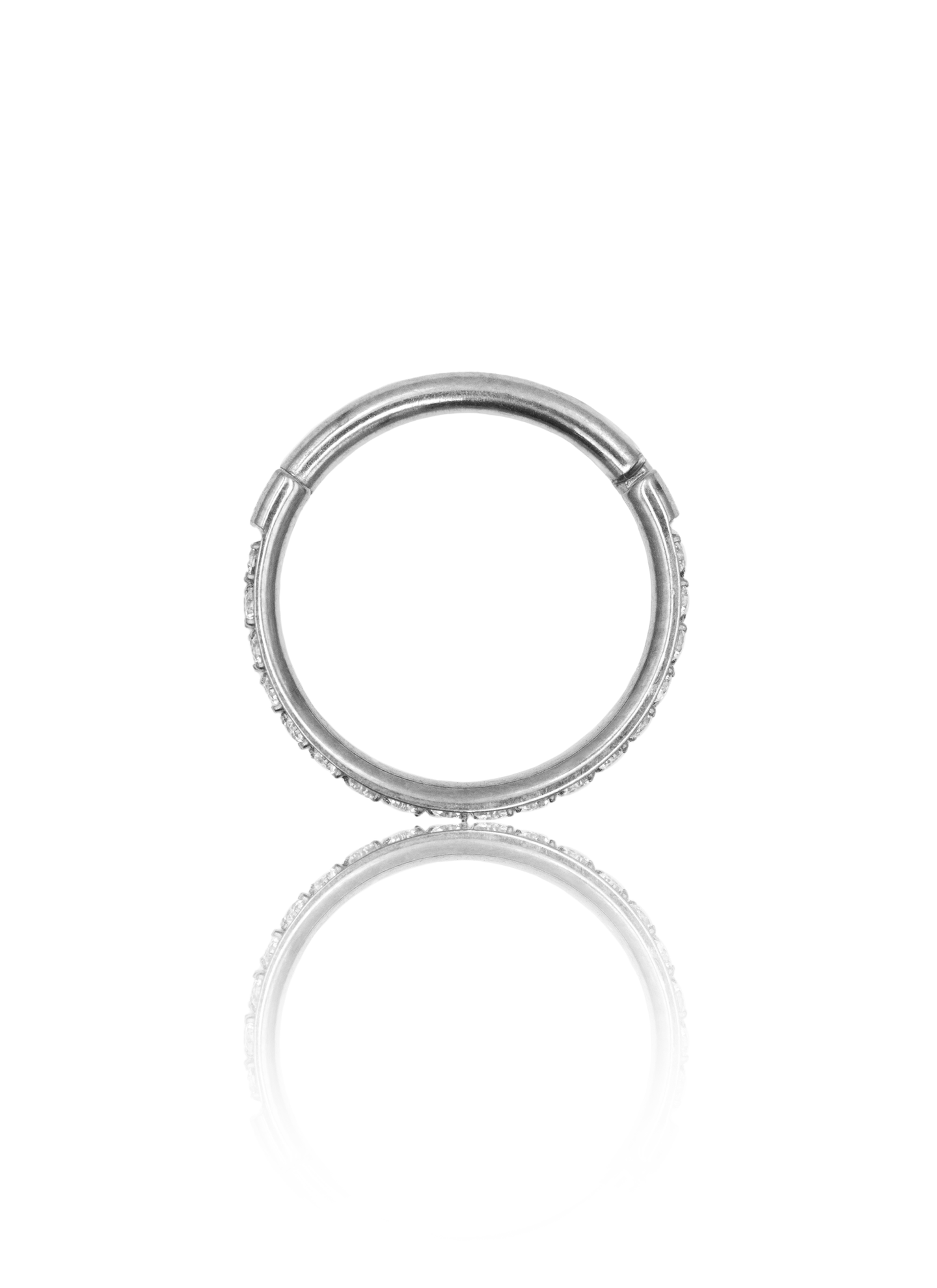 Kolczyk do ucha "Iced out" - tytanowy clicker z cyrkoniami