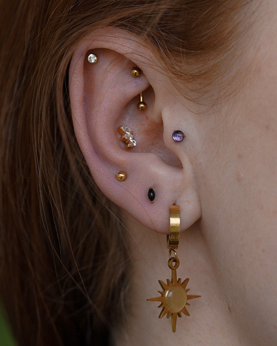 Kolczyk do ucha "1 long stone black" - anodyzowany tytanowy labret z kamieniami