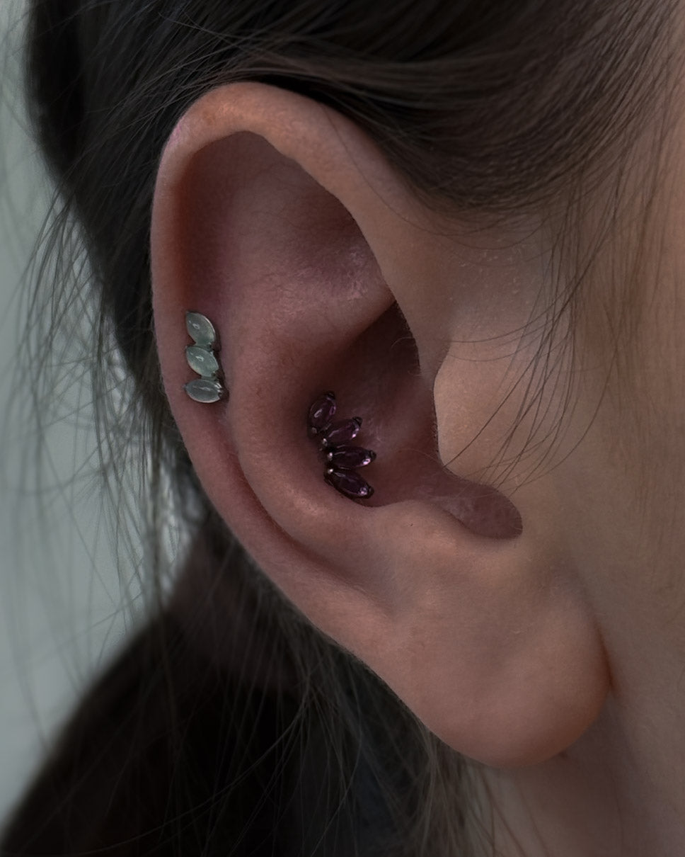 Kolczyk do ucha "3 stone light green" - tytanowy labret z kamieniami