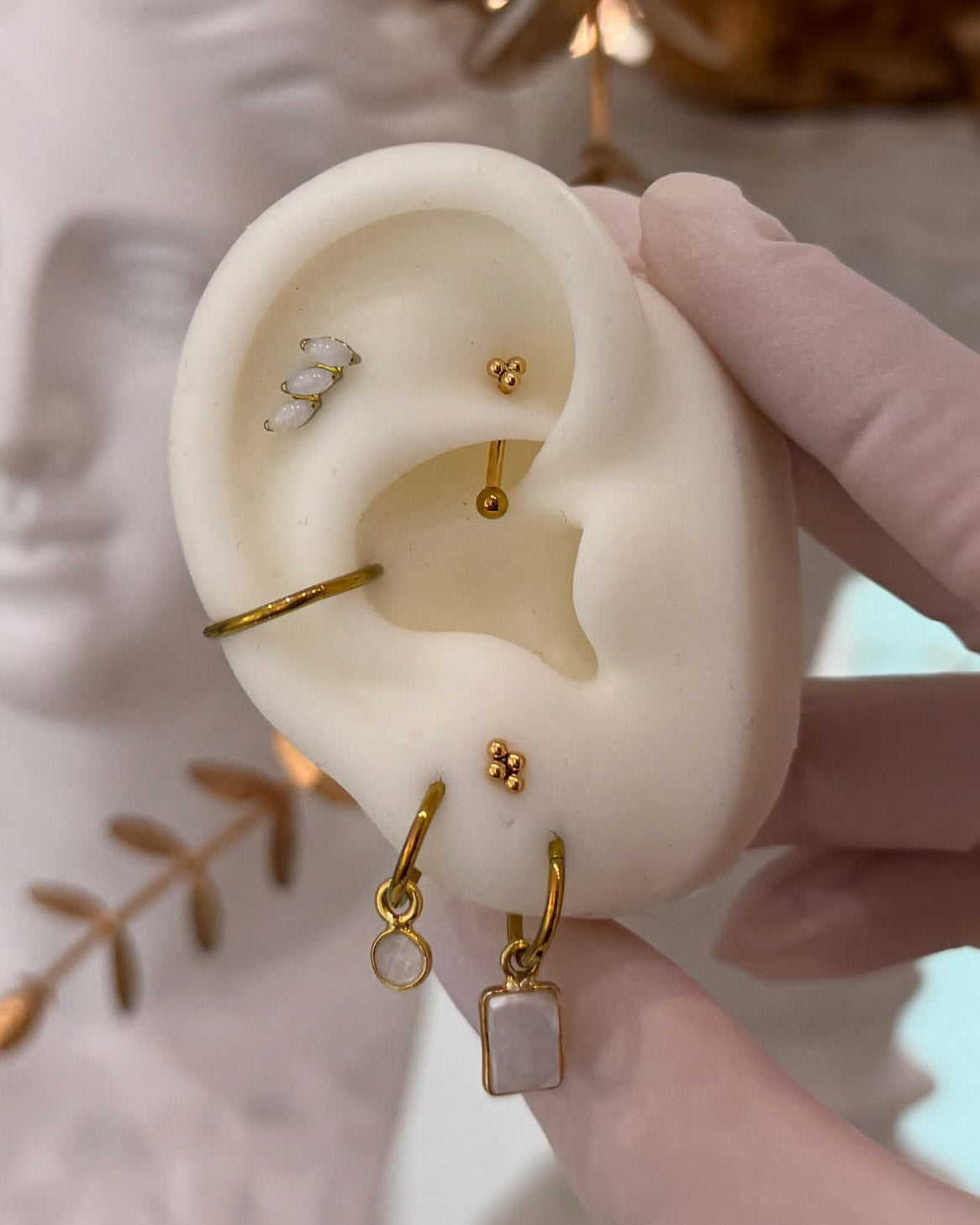 Kolczyk do ucha "Trójeczka" - anodyzowany tytanowy labret