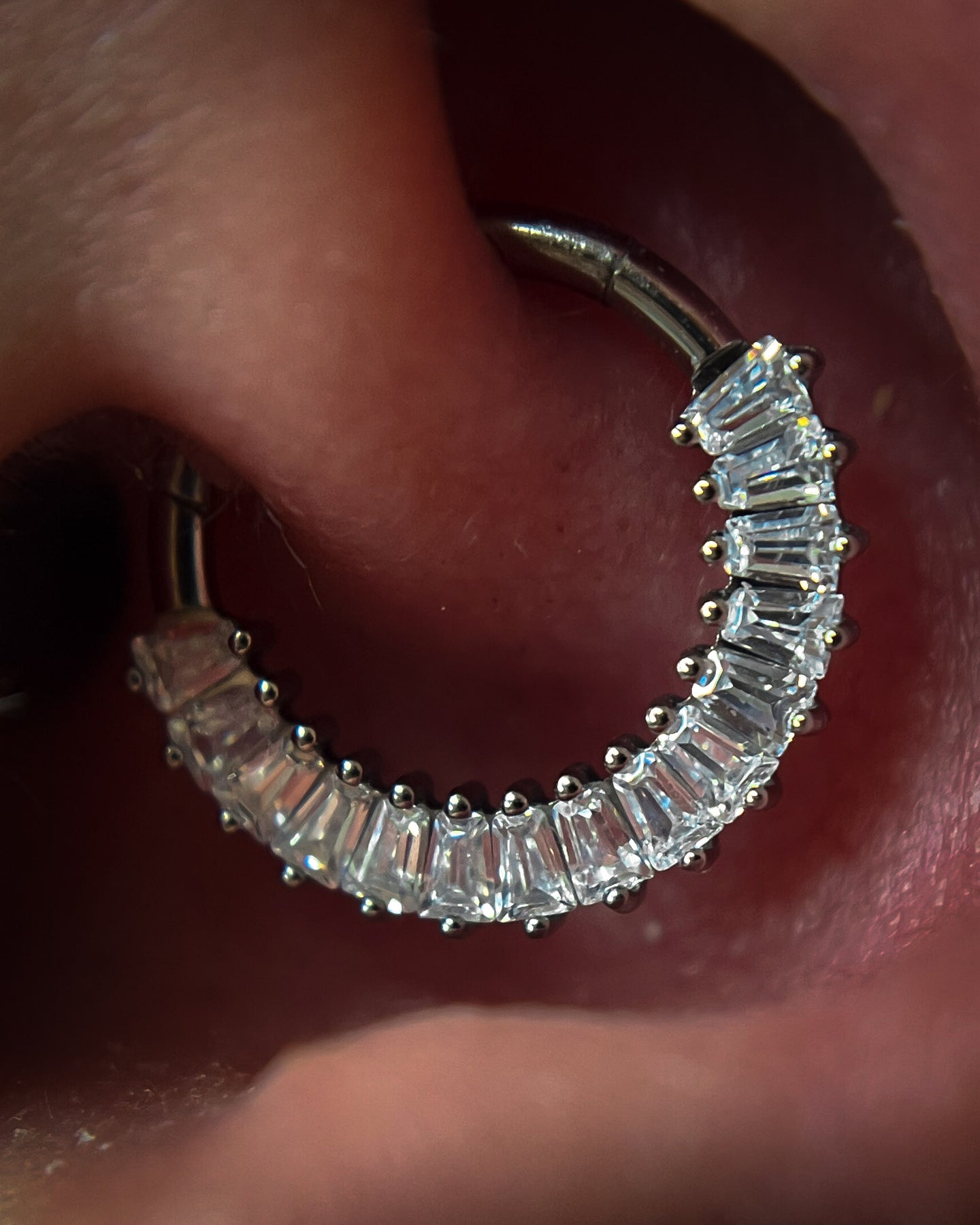 Kolczyk do ucha "Crystal" - tytanowy clicker z cyrkoniami